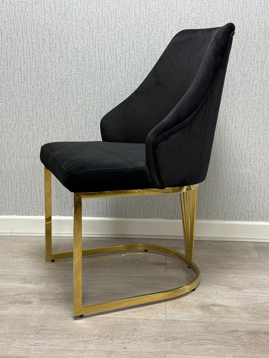 Carlton Black/Gold Plush Velvet Dining Chair