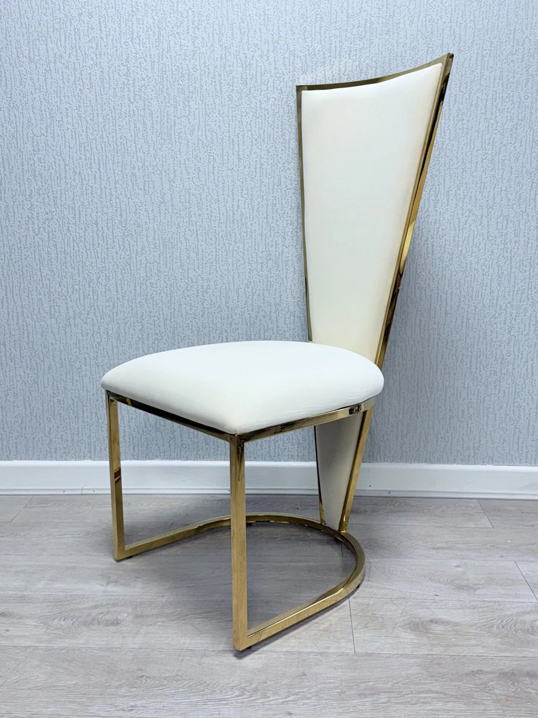 Chelsea Gold 130cm Marble Round Dining Table With Florence High Back Dining Chairs Gold Legs